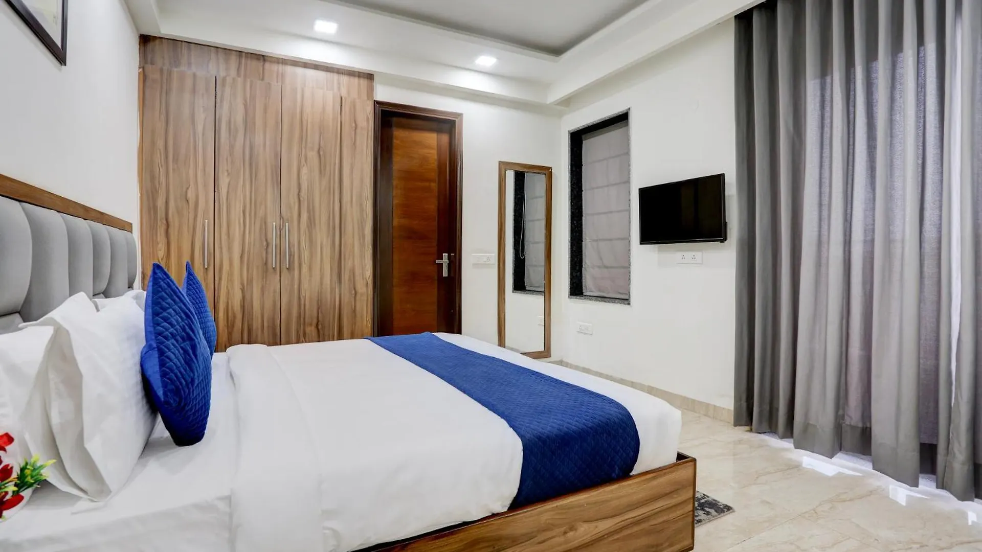 Hotel Greysky Near Medanta Hospital Gurgaon 3*,