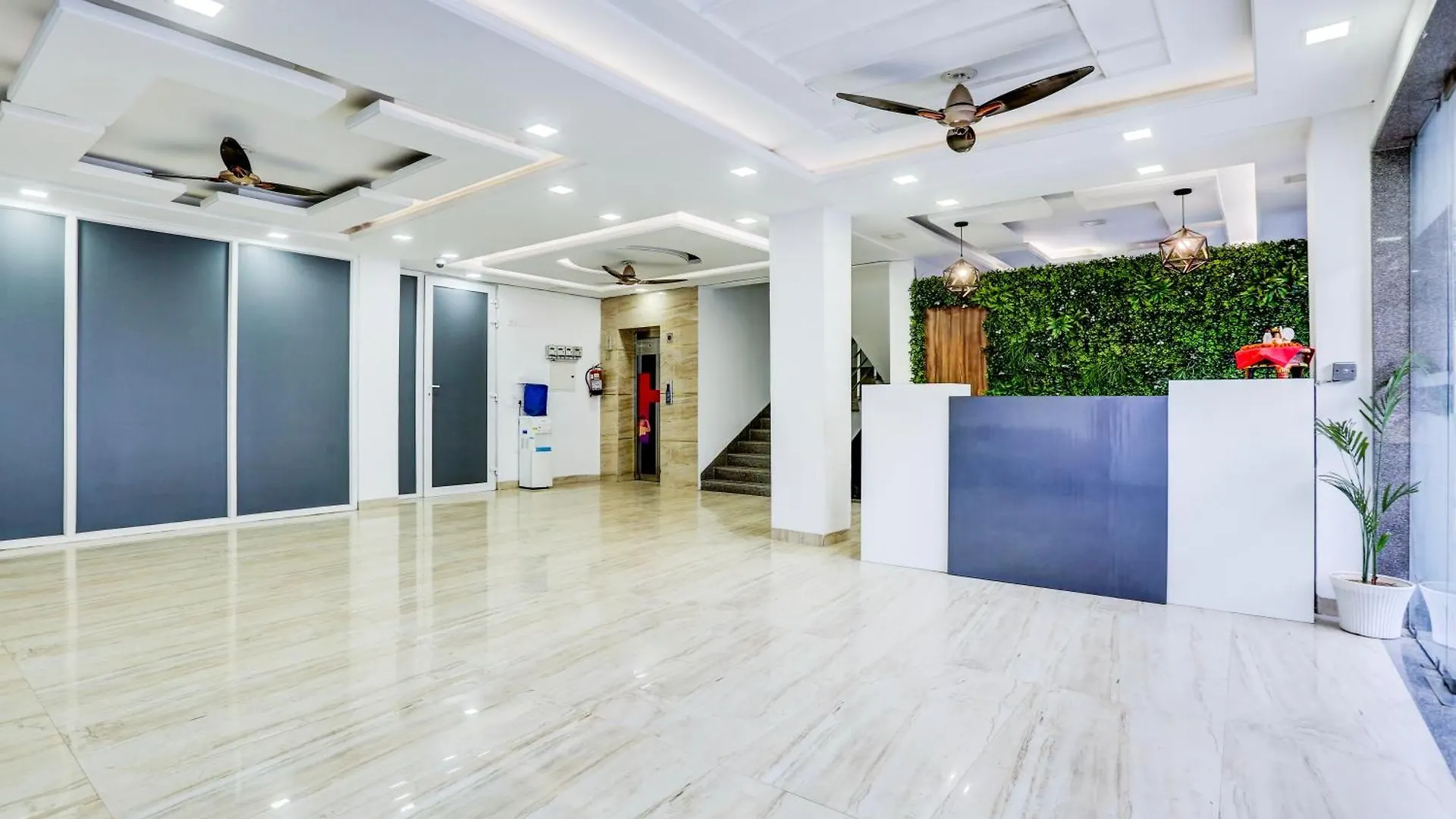 Hotel Greysky Near Medanta Hospital Gurgaon Inde