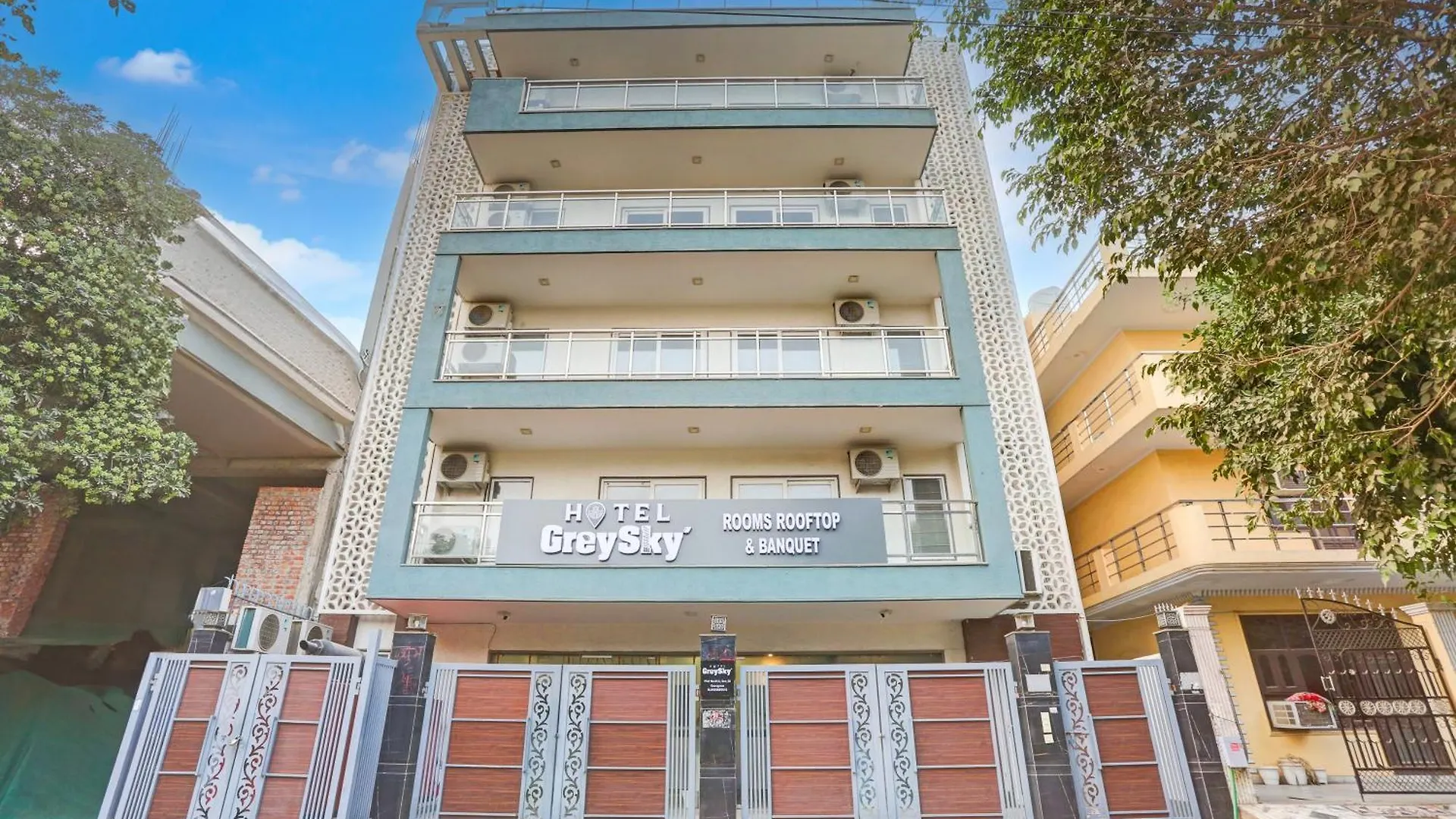 Hotel Greysky Near Medanta Hospital Gurgaon