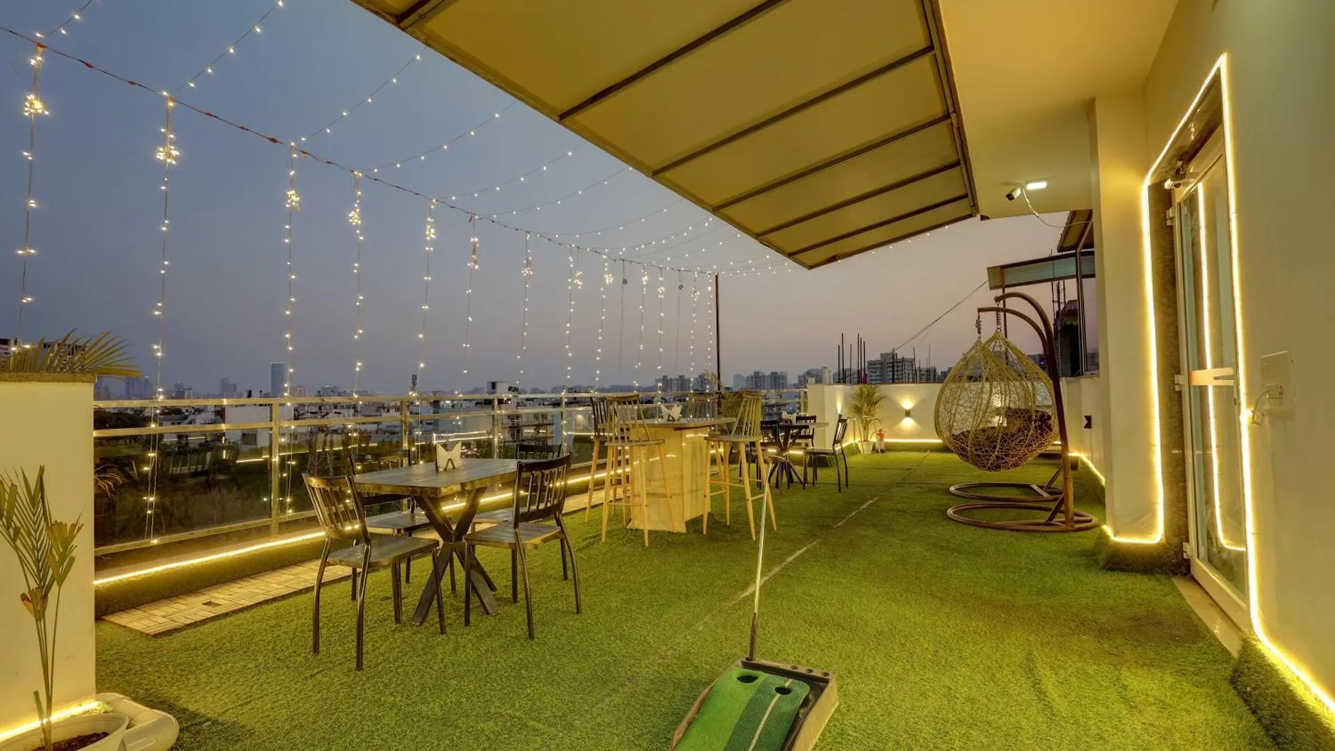 Hotel Greysky Near Medanta Hospital Gurgaon 3*,